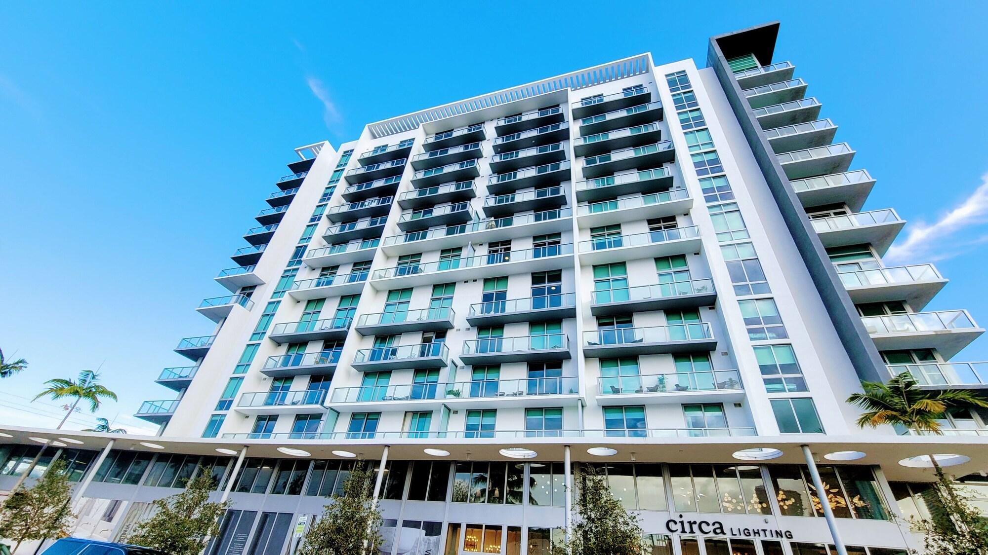 Vista Exterior Design District Bay View Cielo Stays