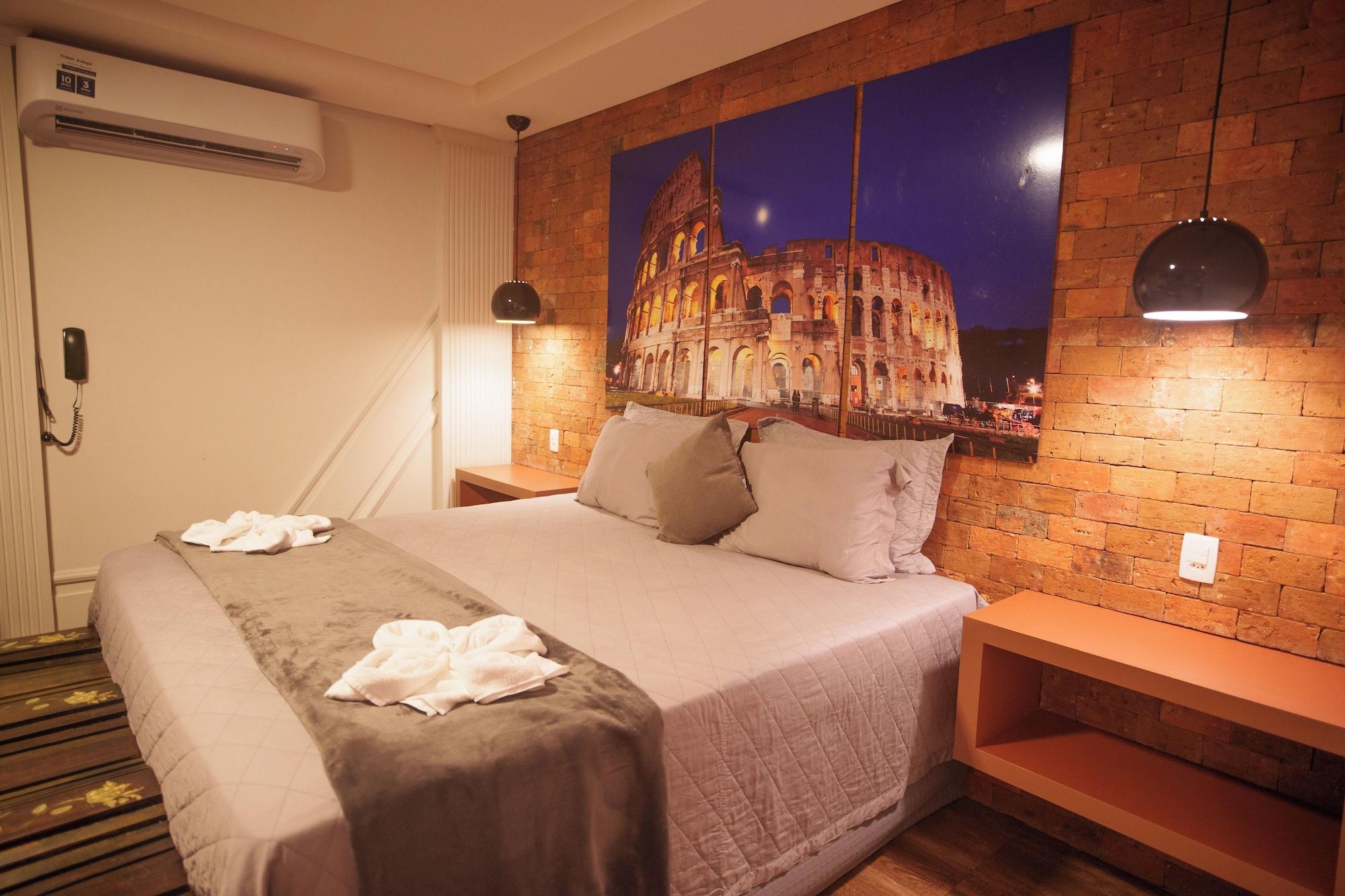Varios W4 Hotel
