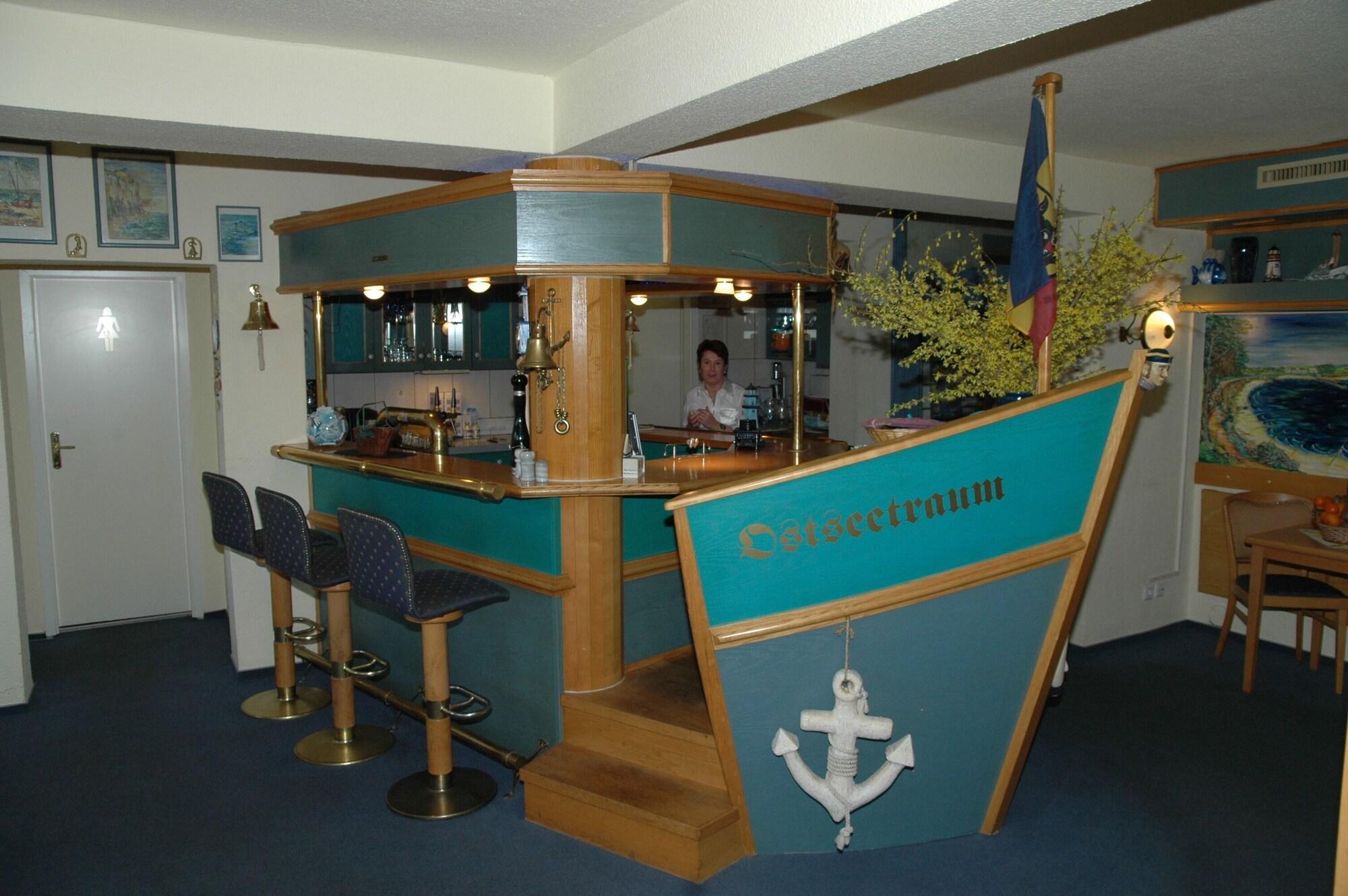 Bar/Salón Landhotel Ostseetraum & Fewo