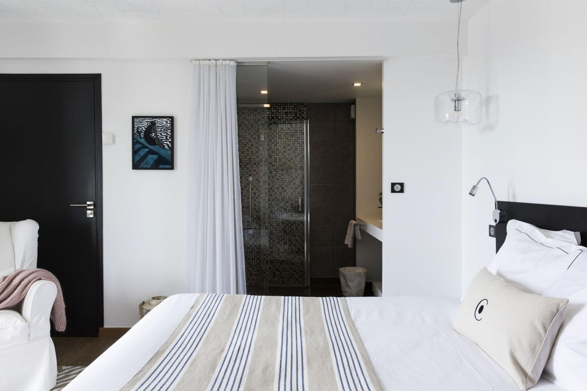 Vista Lobby Castel Beau Site