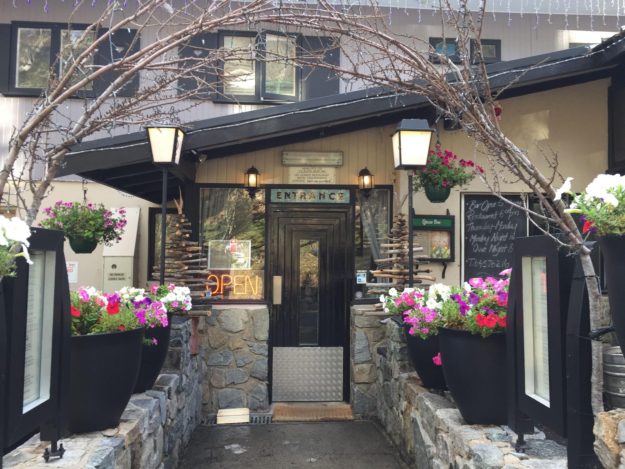 Vista Exterior Black Bear Inn