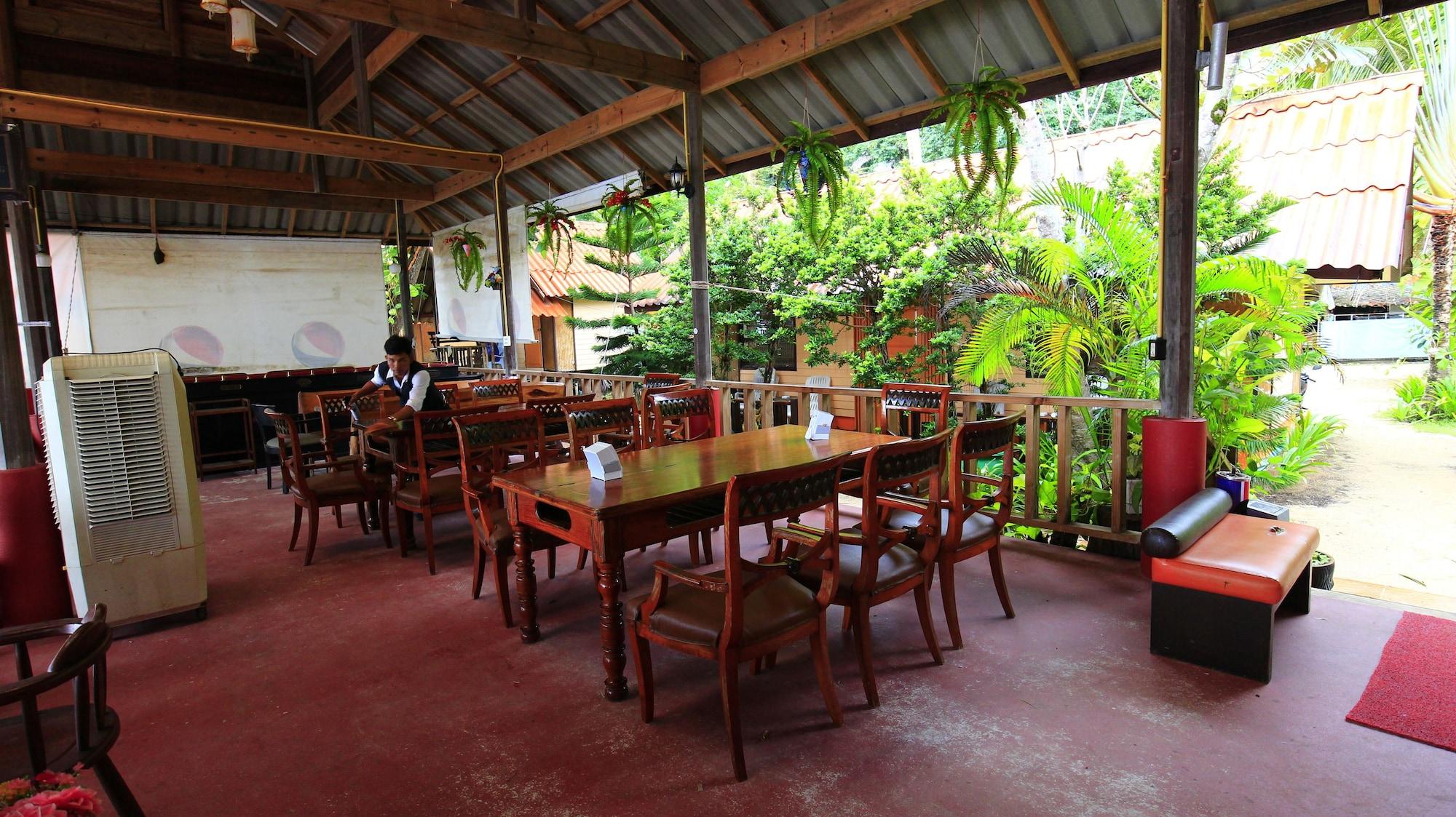 Restaurant White Sand Beach Resort