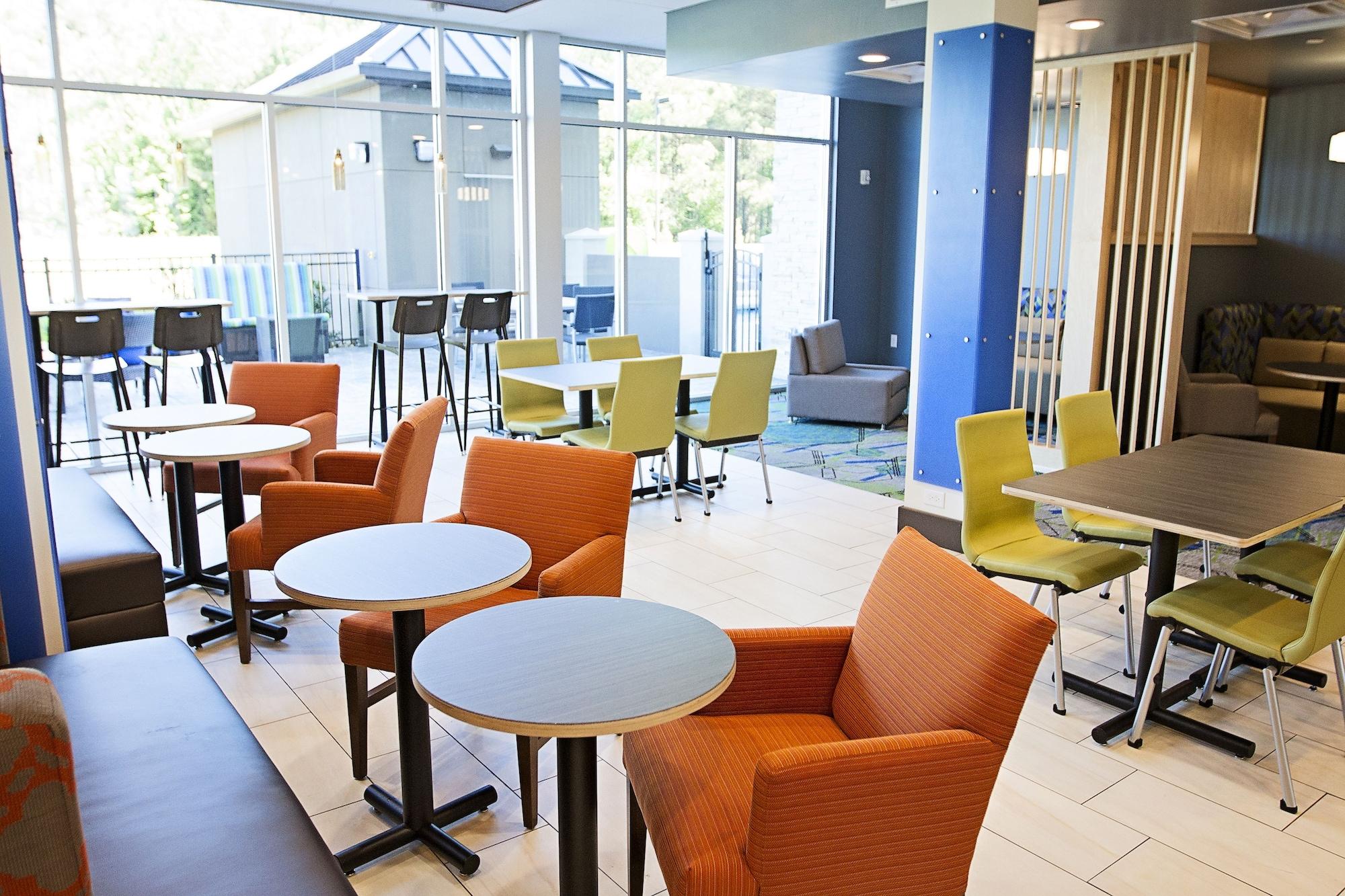 Vista Lobby Holiday Inn Express & Suites Greenwood Mall by IHG