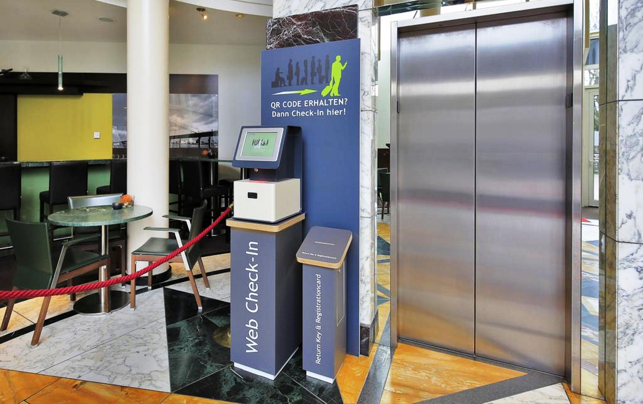 Vista Lobby Lindner Hotel Dusseldorf Airport, part of JdV by Hyatt