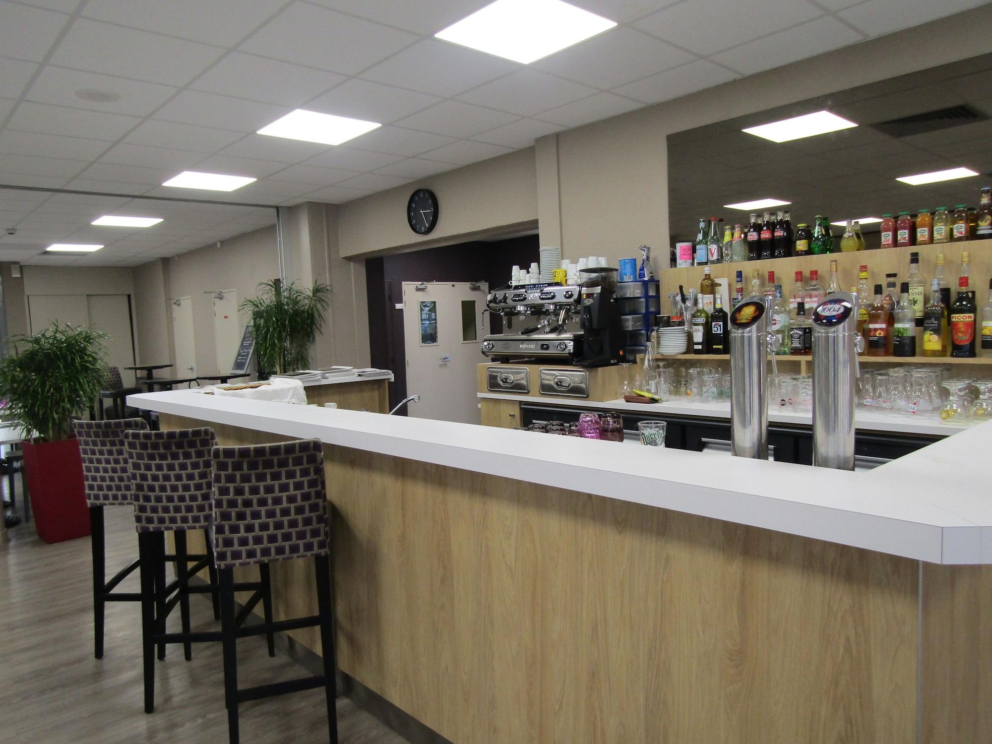 Bar/Salón Comfort Hotel Aeroport Lyon St Exupery