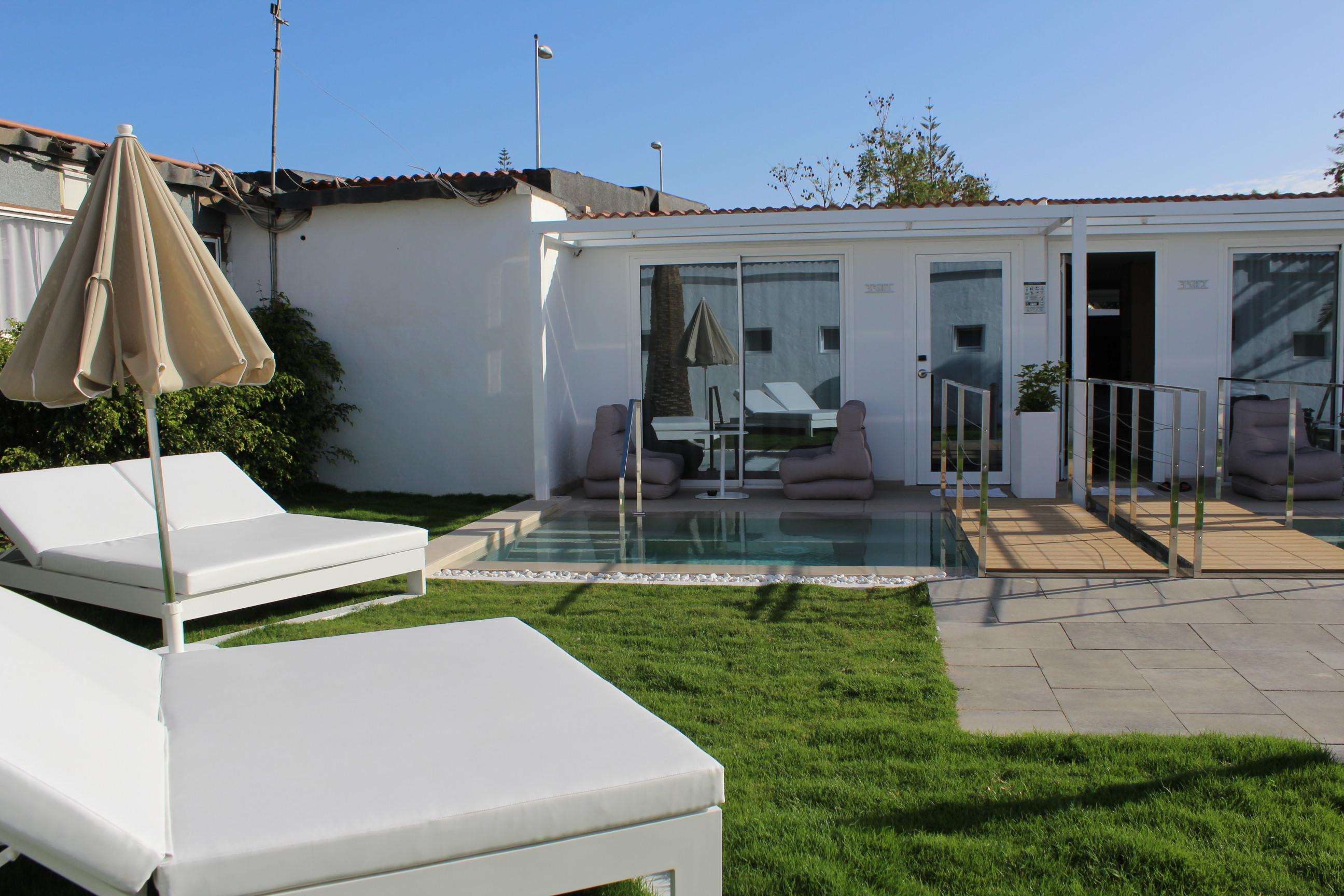 Varios Paradise Island