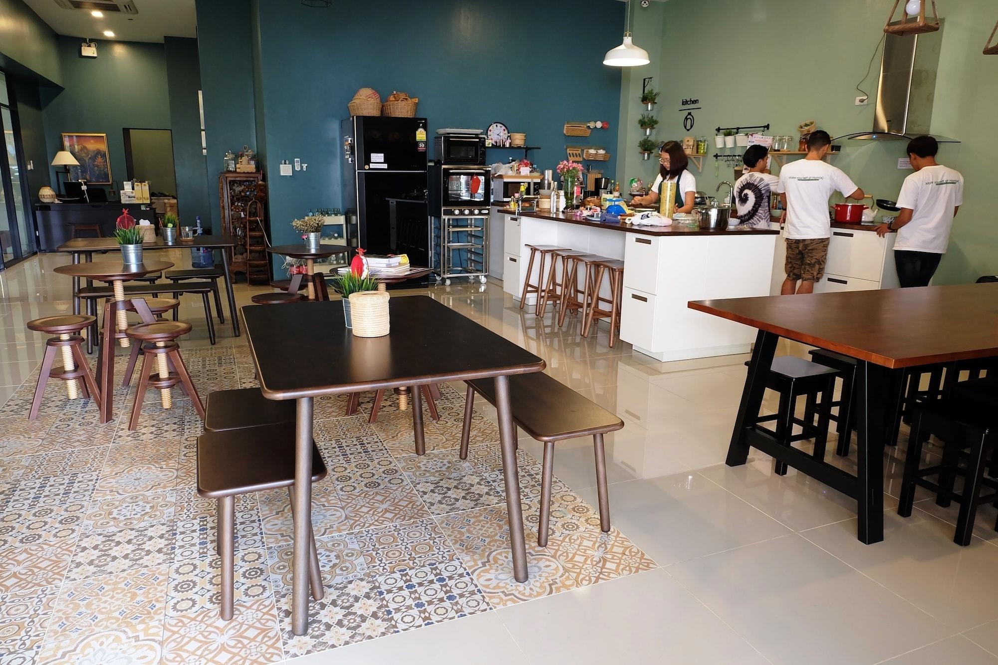 Restaurant Hom hostel & cooking club