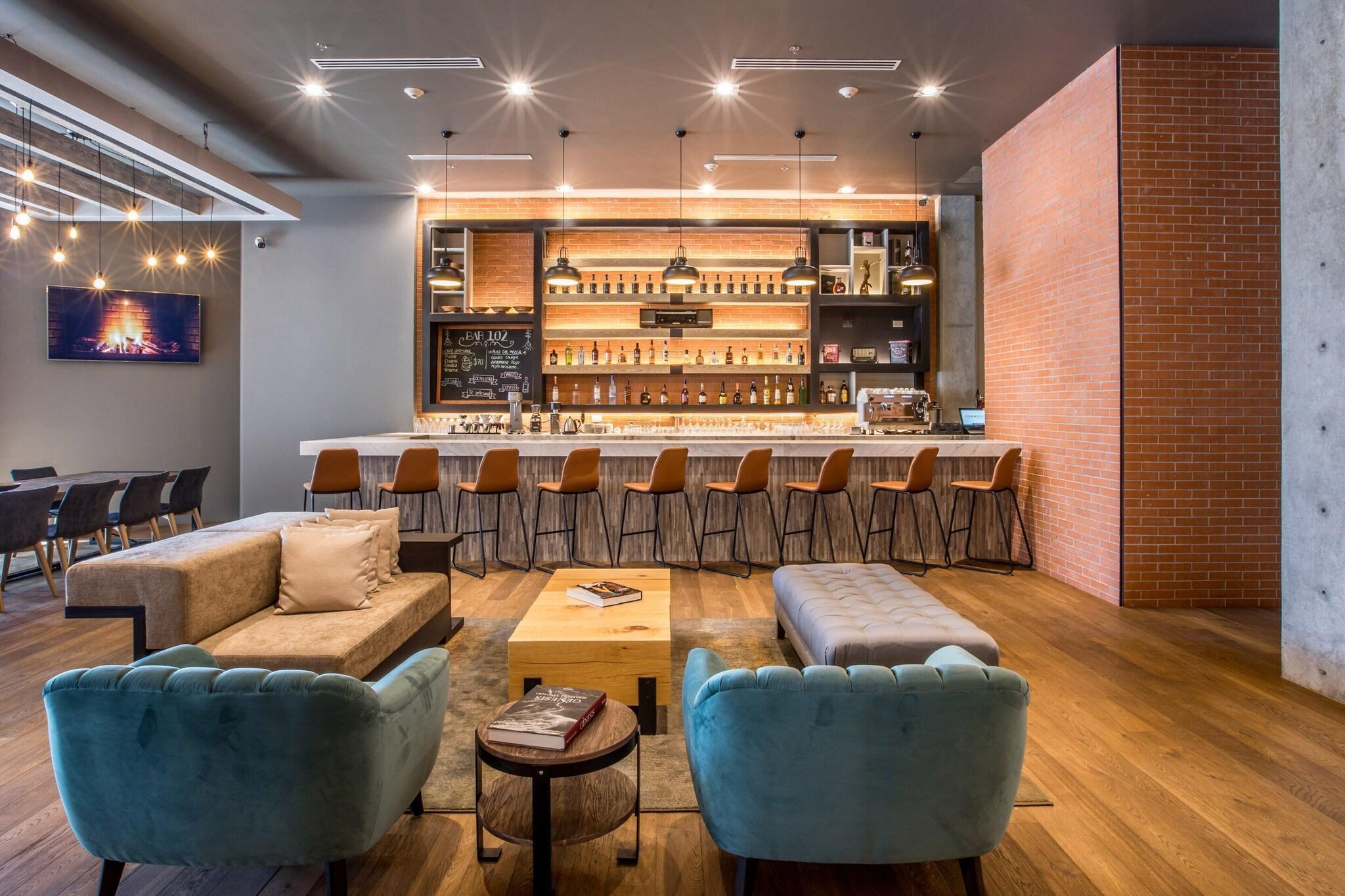 Bar/Salón Four Points By Sheraton Puebla