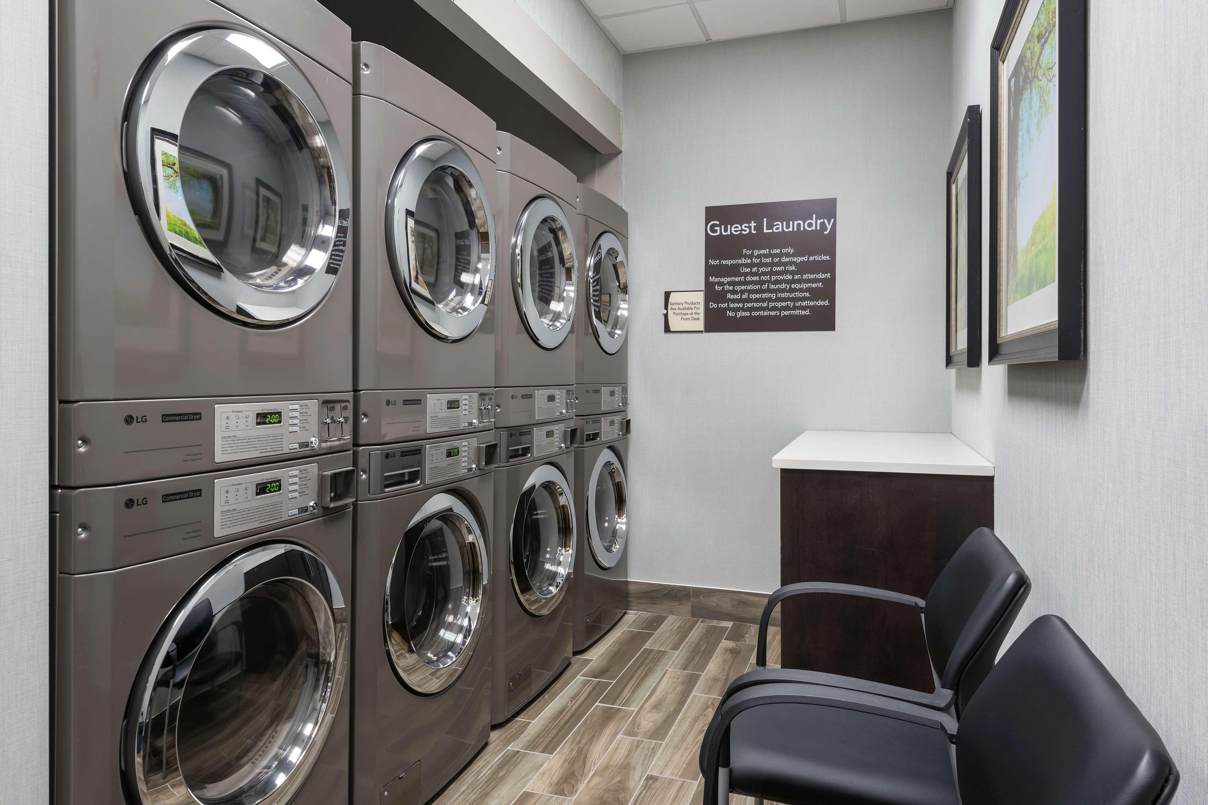 Vista Exterior Homewood Suites By Hilton Ottawa Airport