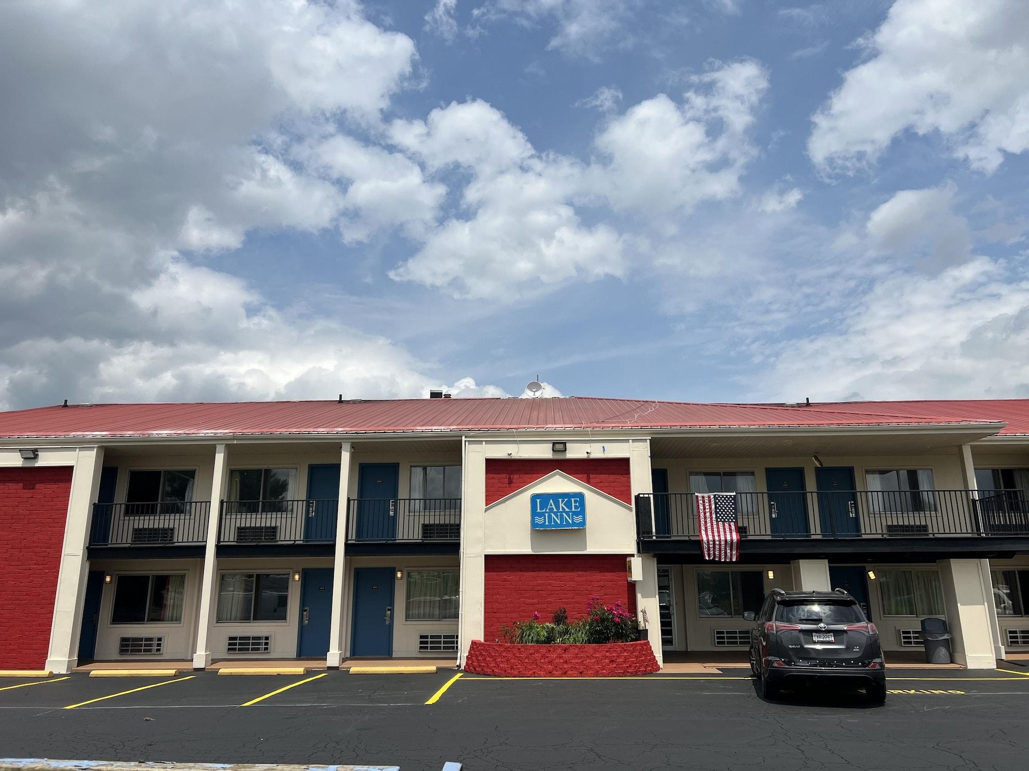 Varios LAKE INN
