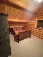 Alquiler Vacacional - Gorgeous Log Cabin estate with hot tub, views, privacy and sauna !