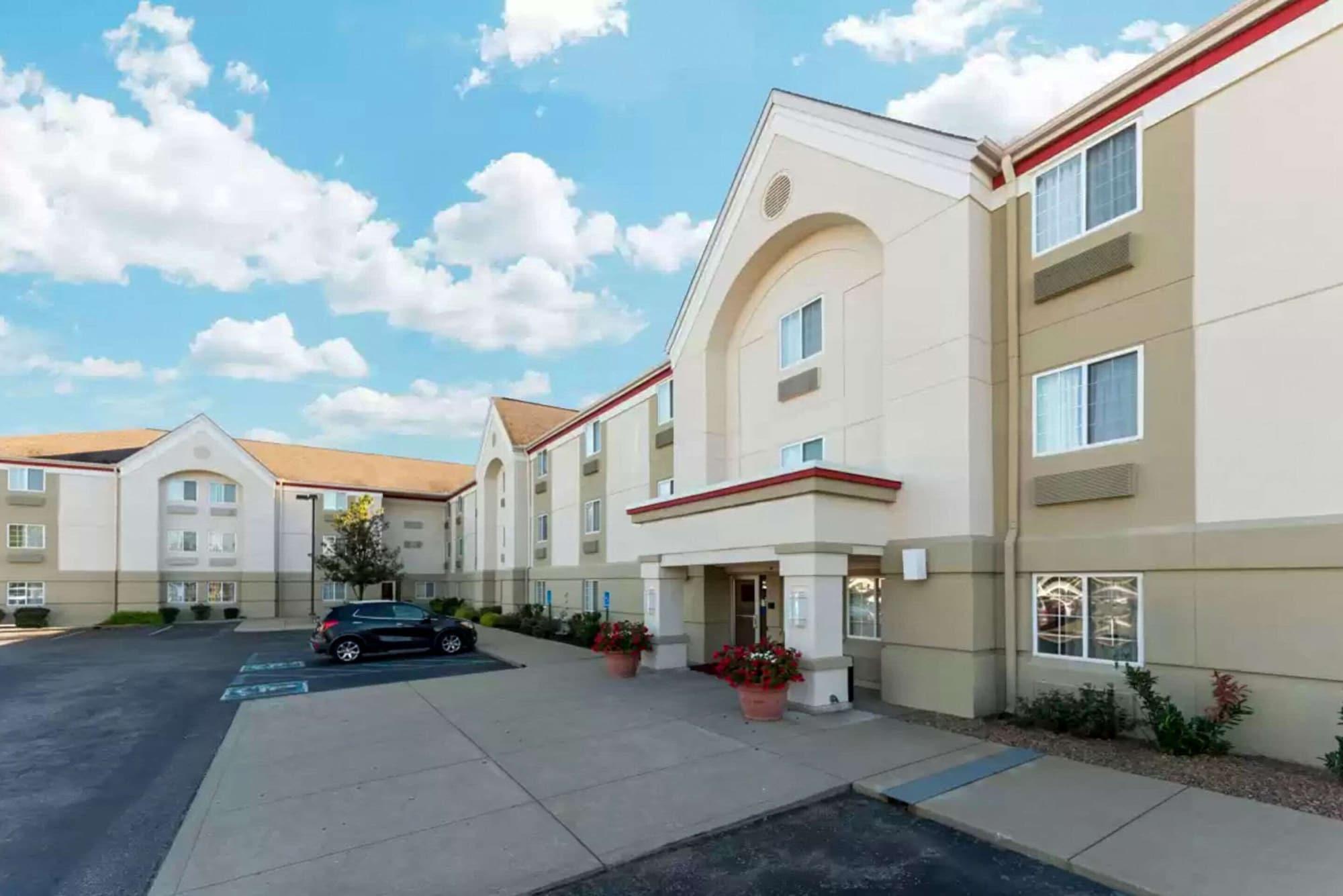 Vista Exterior MainStay Suites Wichita Northeast