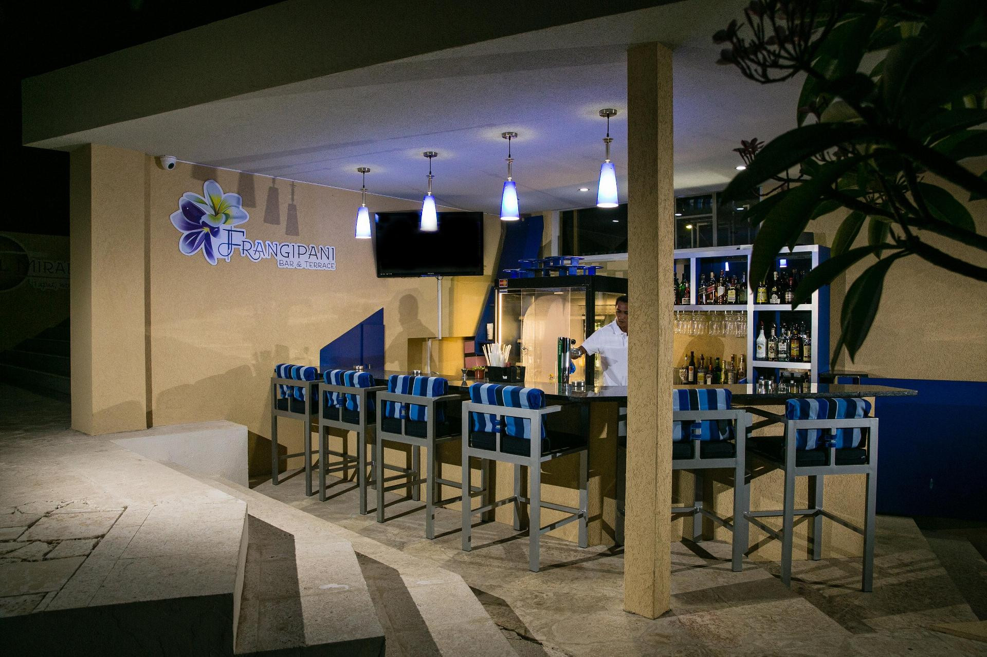 Bar/Salón Blue Residences Aruba