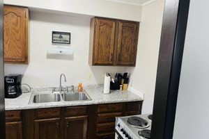 Alojamiento - Cozy retreat across the street from Shawano Lake.