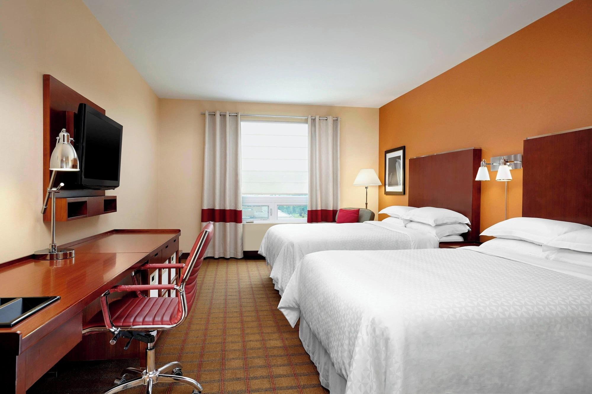 Habitación Four Points by Sheraton Calgary Airport