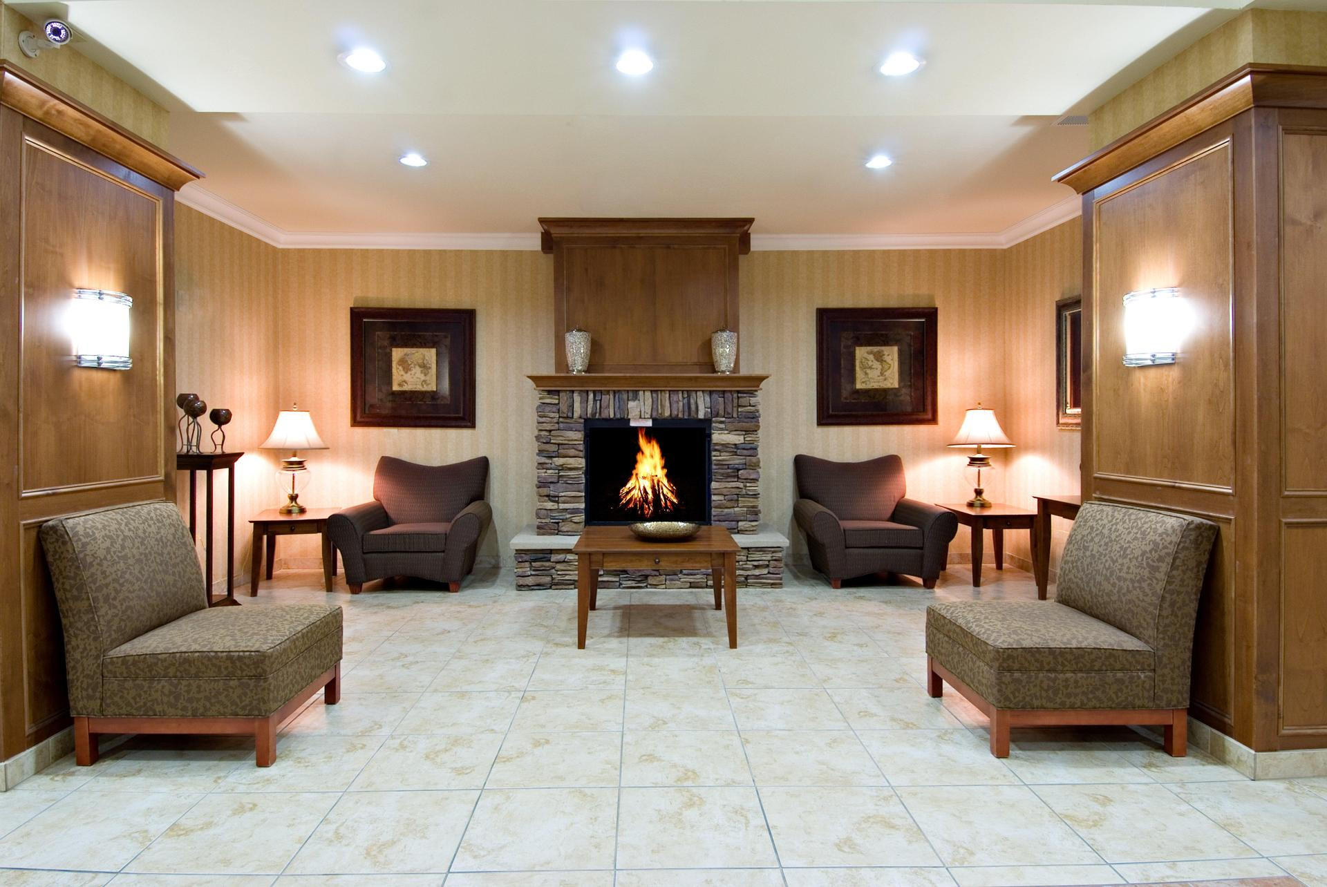 Vista Lobby Holiday Inn Express & Suites Klamath Falls Central by IHG