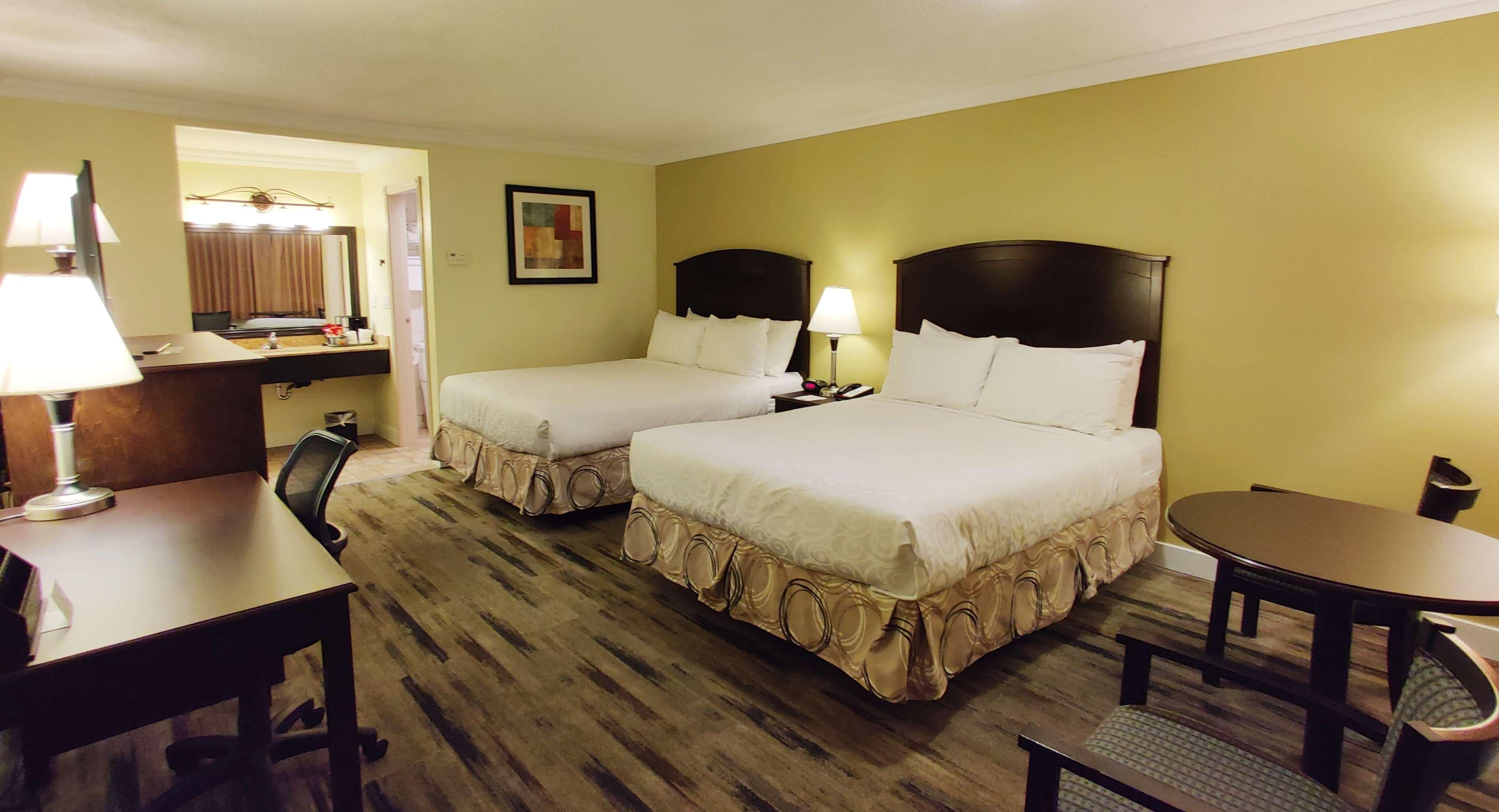 Vista Exterior Best Western Plus Burnaby Hotel