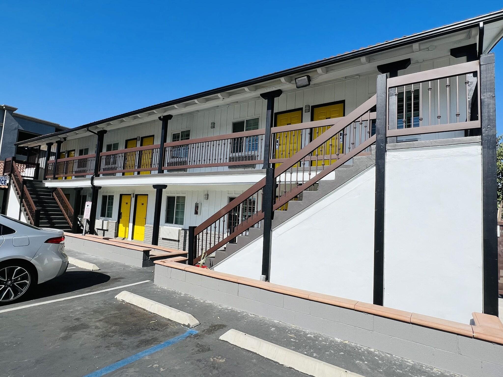 Vista Exterior Escondido Inn