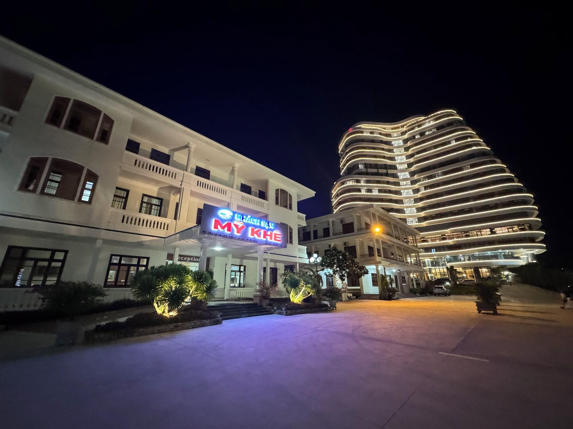 Vista Exterior My Khe Beach Hotel