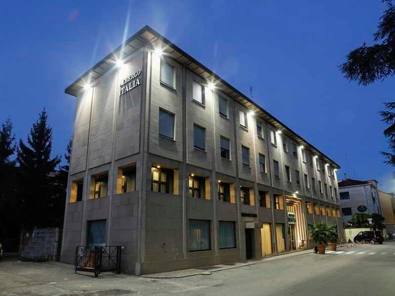 Vista Exterior Albergo Italia