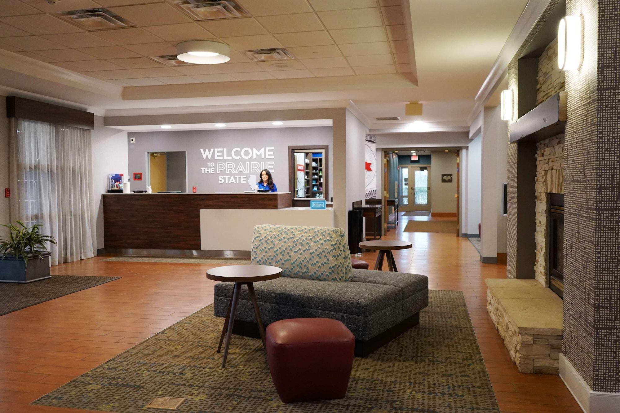 Vista Lobby Hampton Inn & Suites Chicago/Aurora
