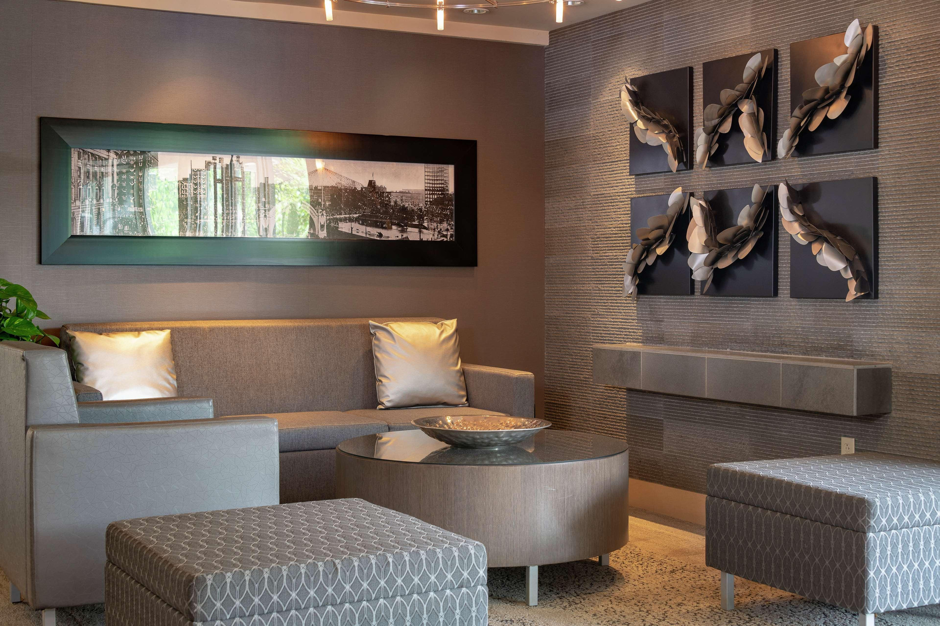 Vista Lobby DoubleTree by Hilton Hotel Cleveland Downtown - Lakeside