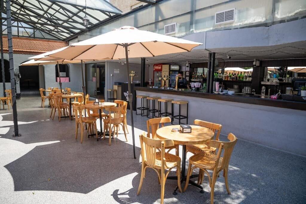 Bar/Salón Dali House