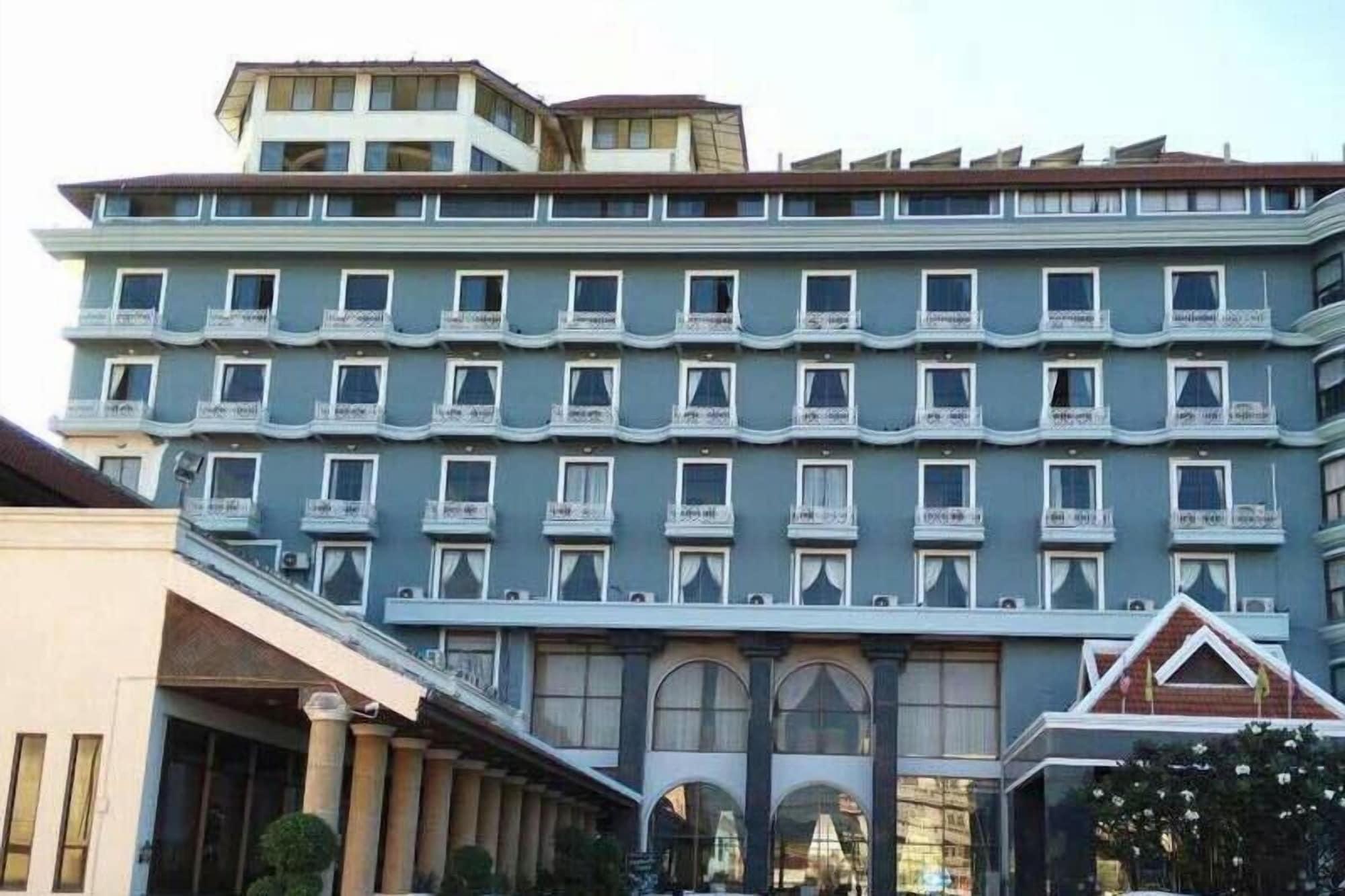 Vista Exterior Nattirat Grand Hotel