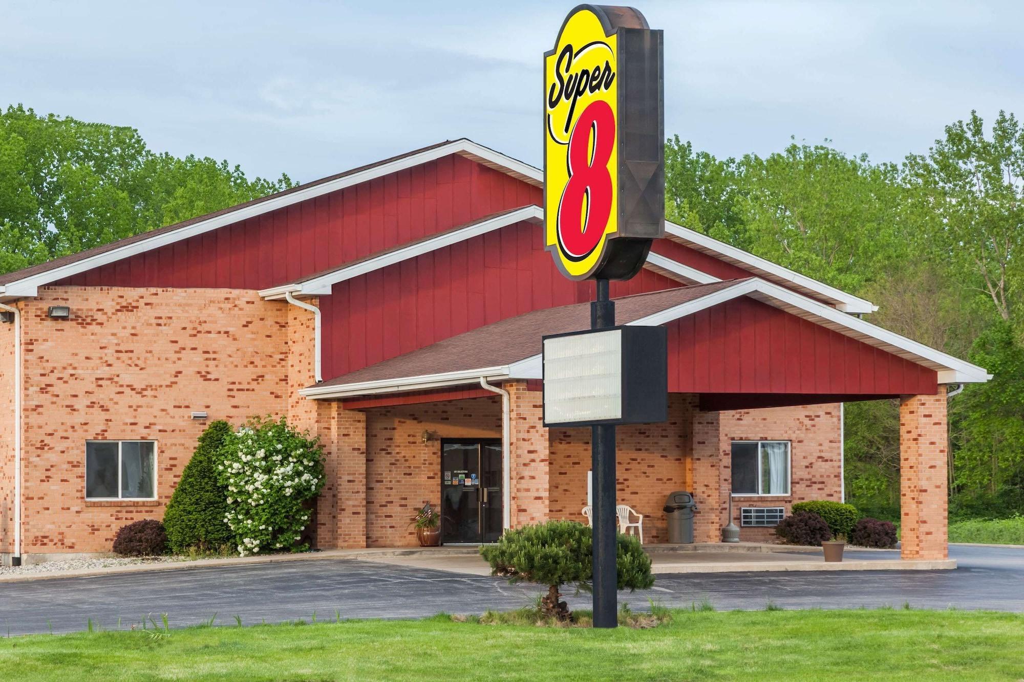 Vista Exterior Super 8 by Wyndham Watseka