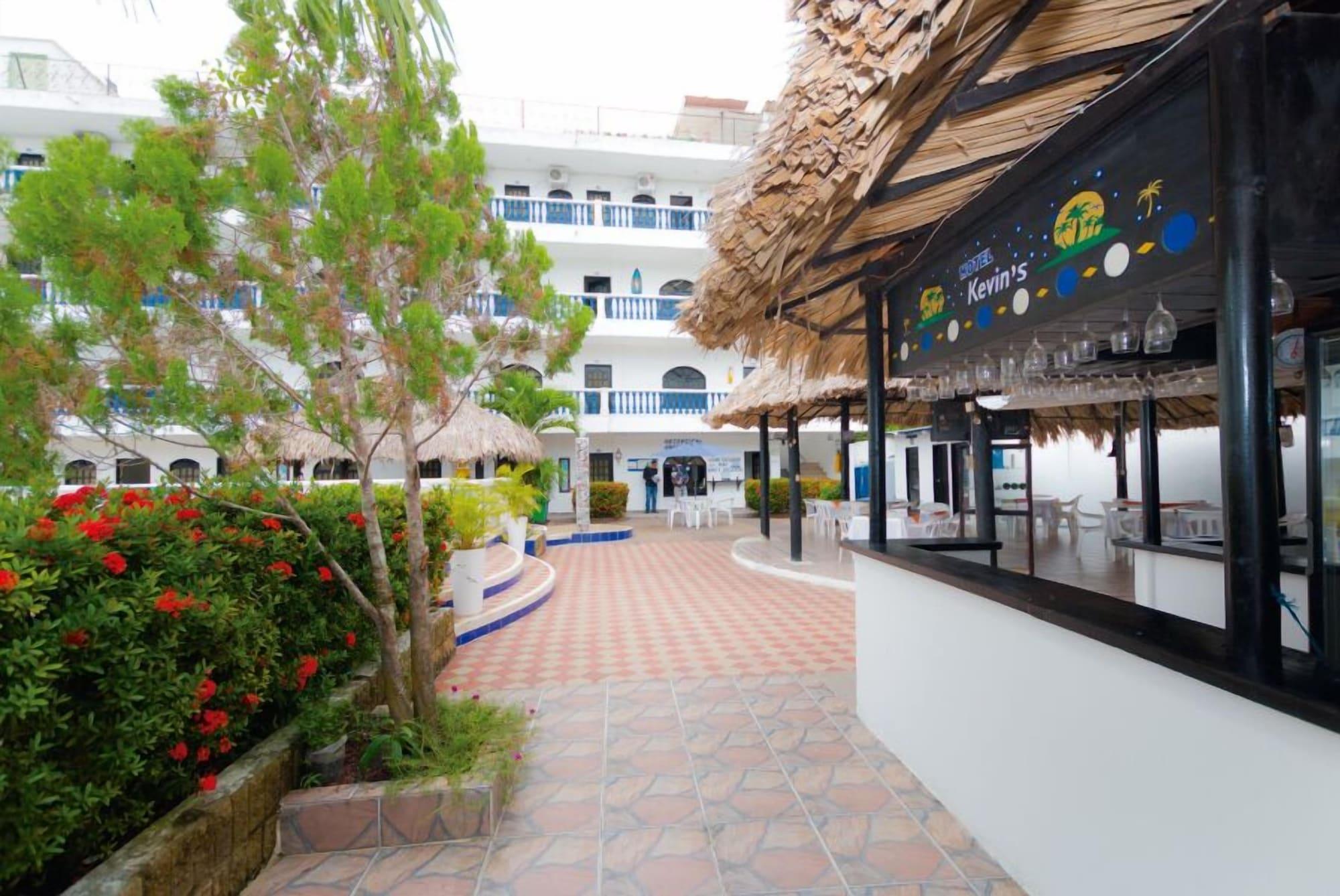 Bar/Salón Kevin's Tolú by Bernalo Hotels