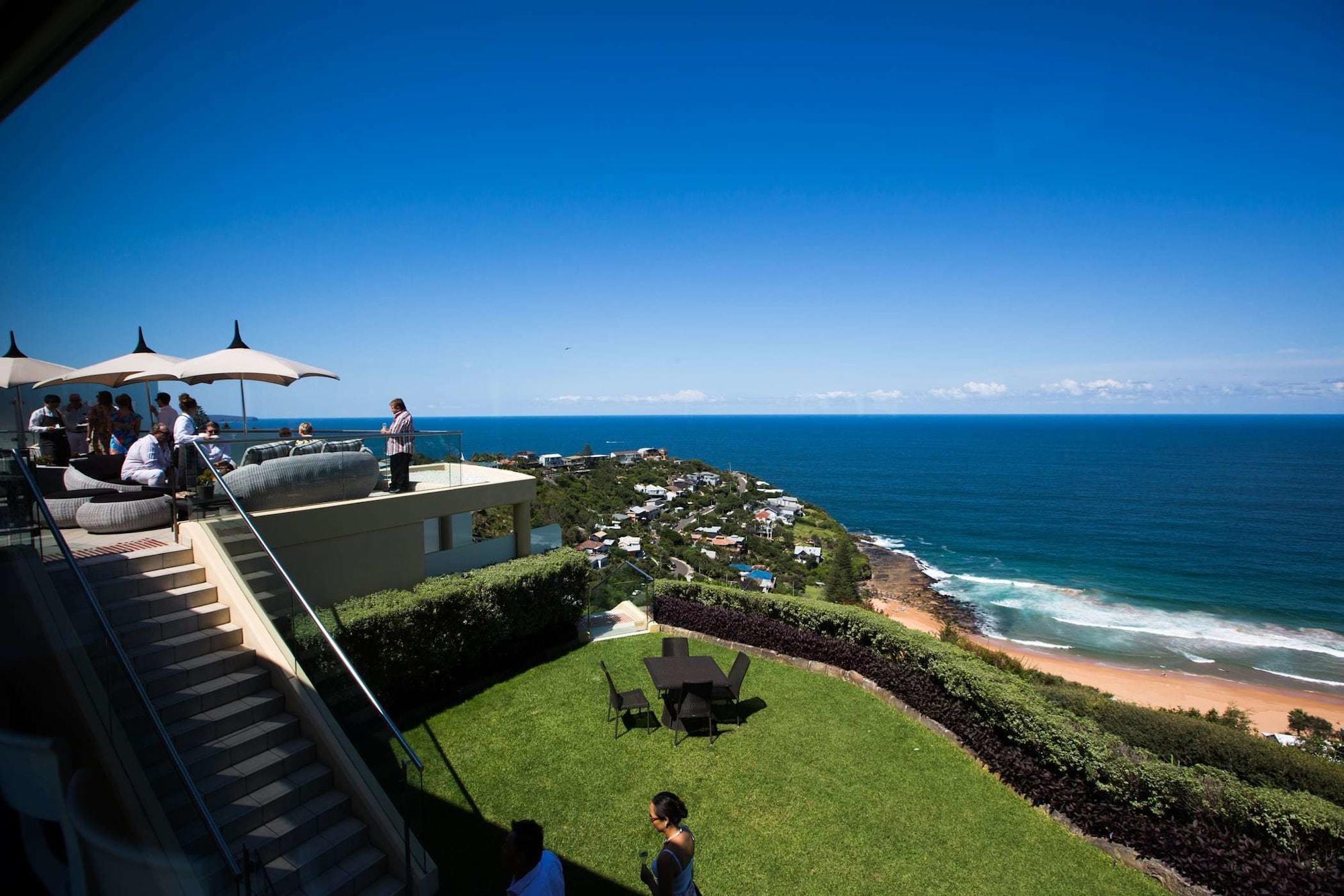 Vista Exterior Jonahs Restaurant & Accommodation, Whale Beach