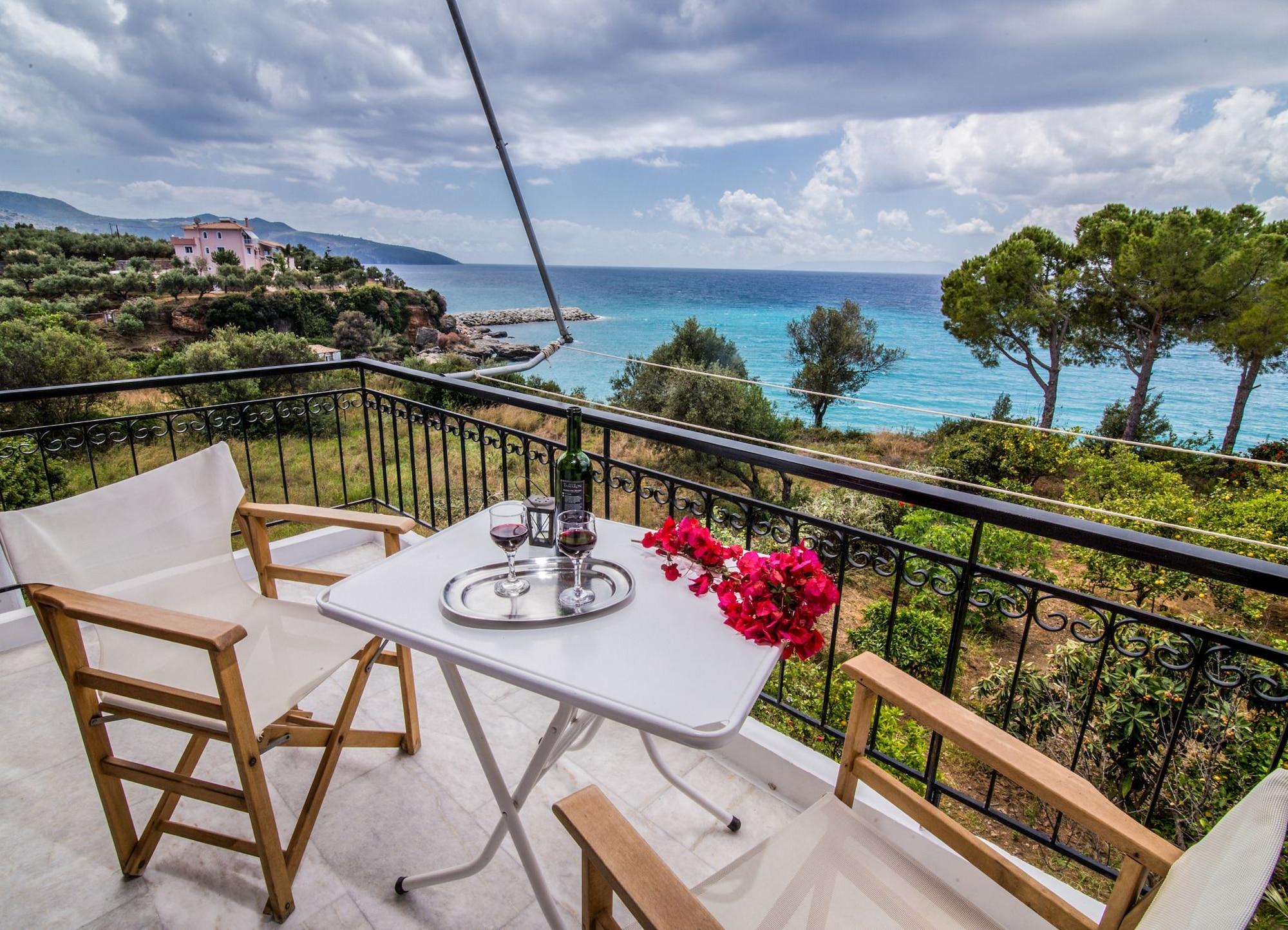 Varios Theodora Apartments