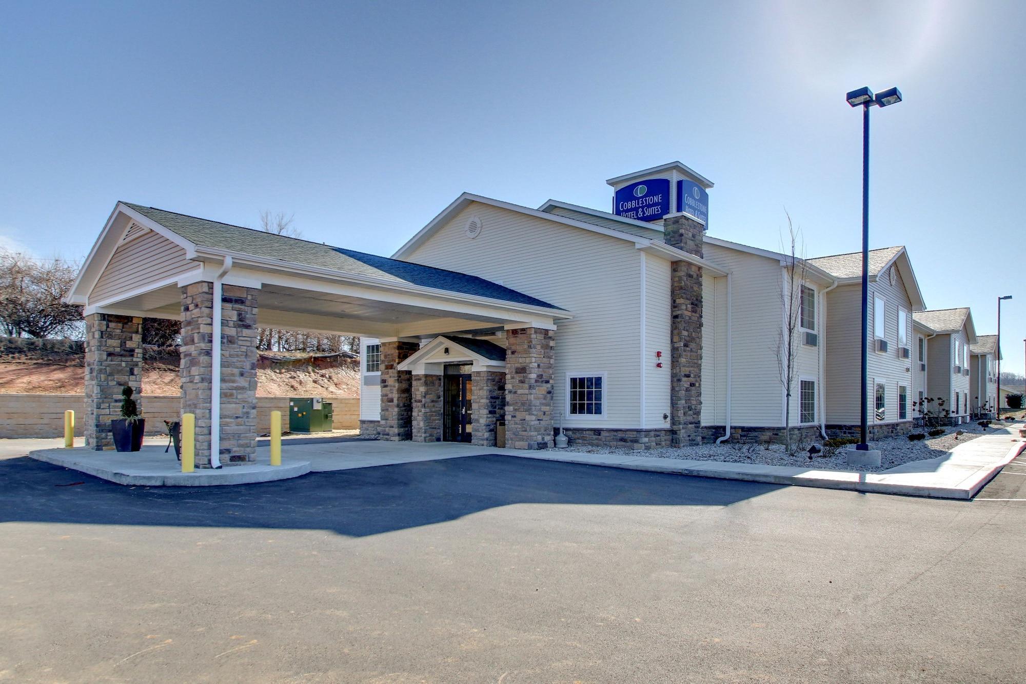 Vista Exterior Cobblestone Hotel & Suites - Salem