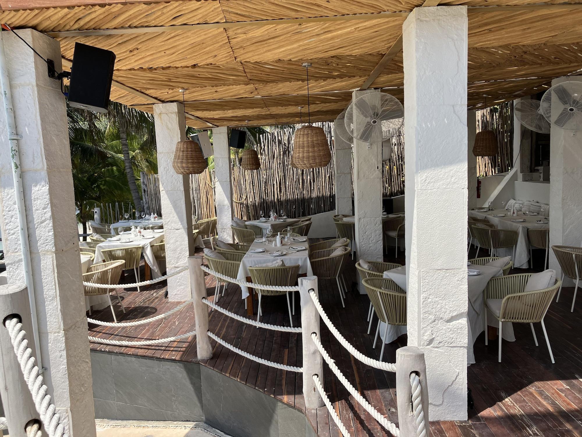 Restaurant Maria's Kan Kin with Private Beach