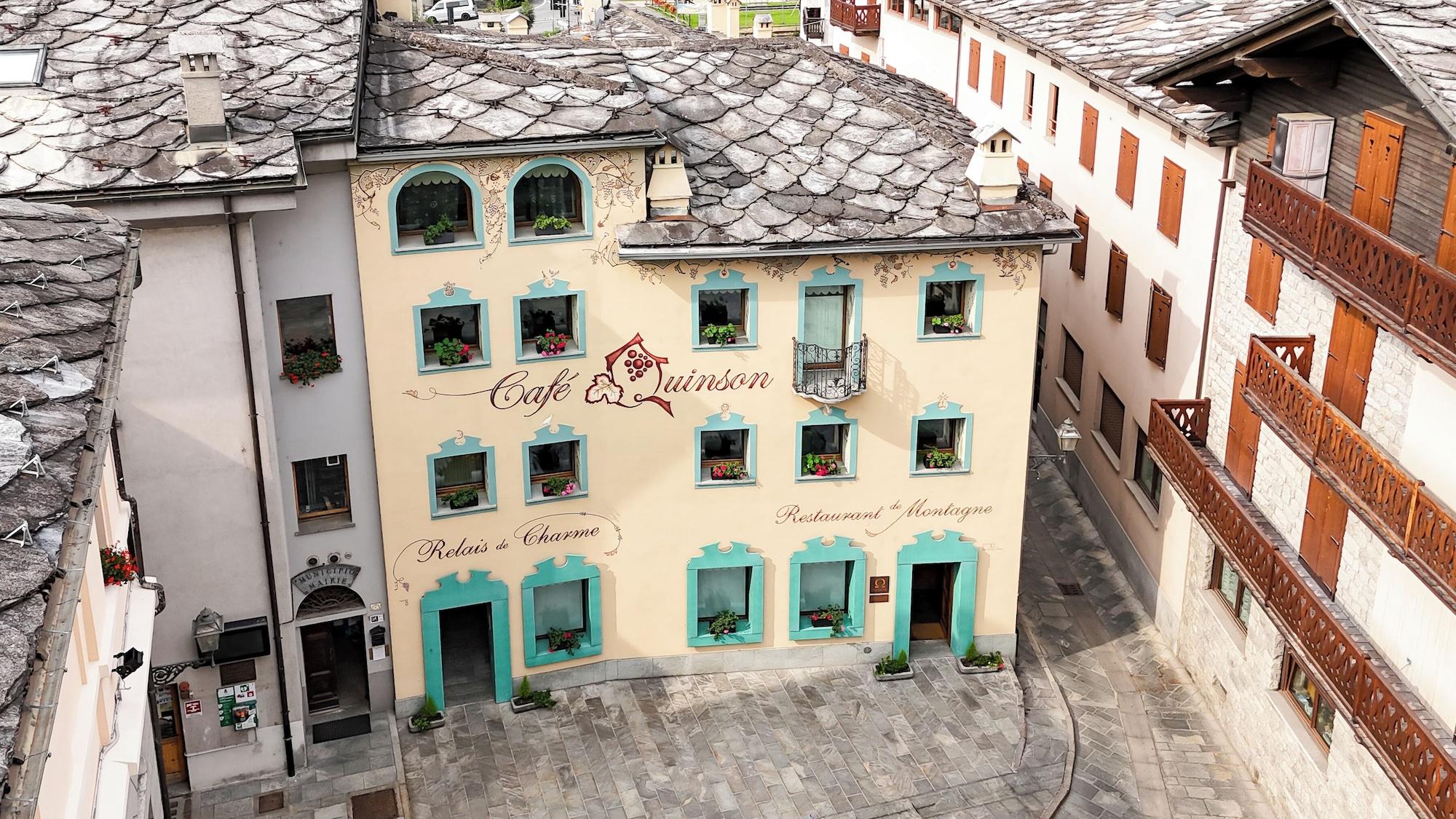 Varios Café Quinson Relais de Charme