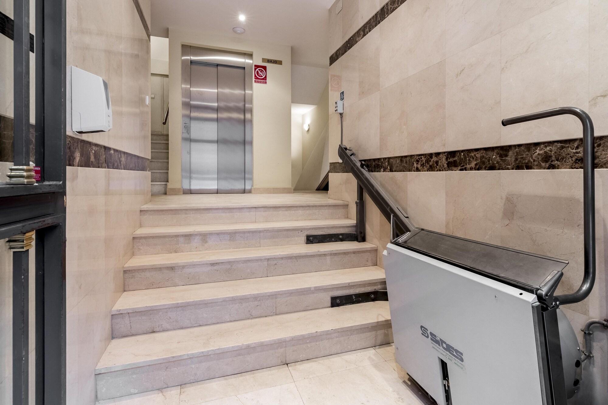 Vista Lobby Madrid Sur Apartments by Olala Homes