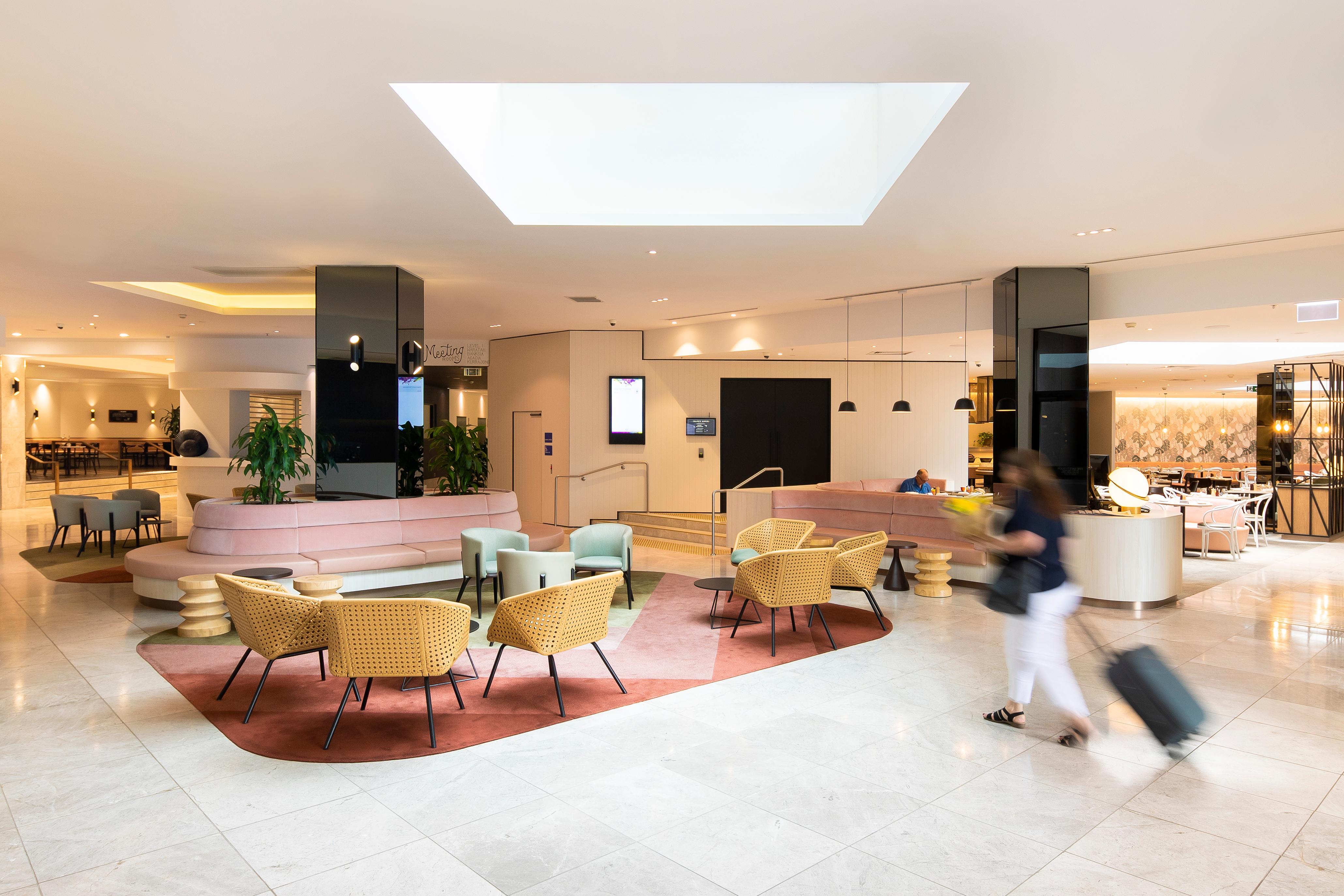 Vista Lobby Novotel Sydney International Airport Hotel