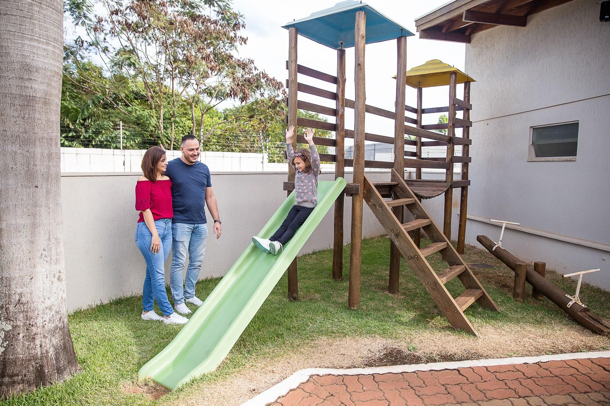 Instalaciones Recreativas Ville Hotel Gramadao