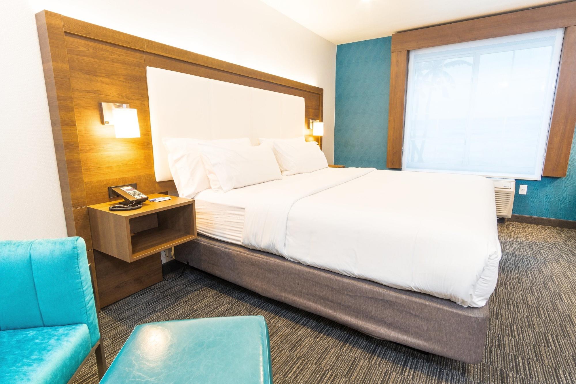 Habitación Holiday Inn Express Hotel & Suites Hollywood Walk of Fame by IHG