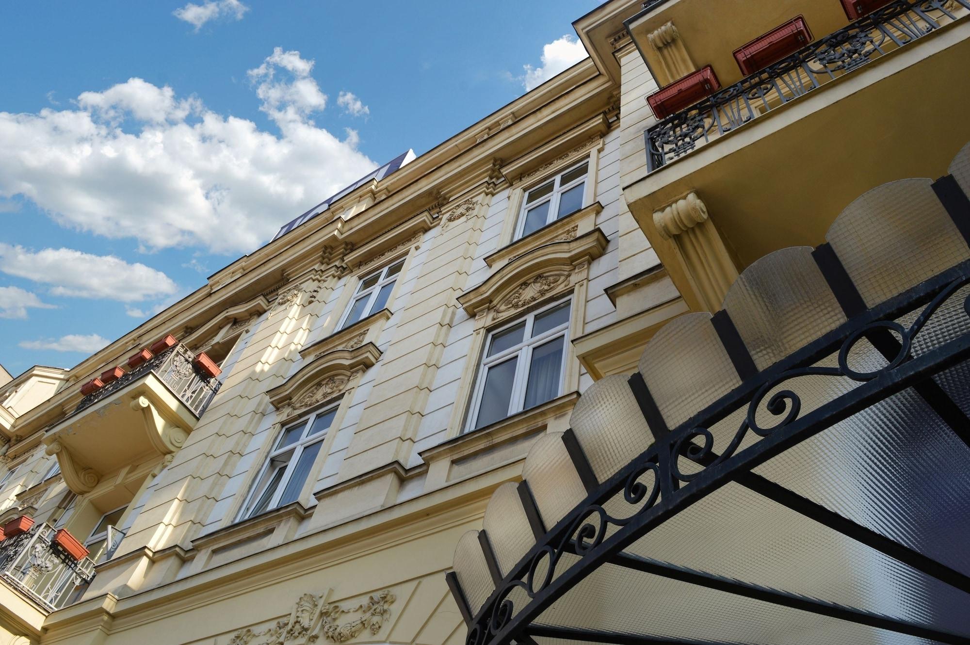 Vista Exterior Belgrade City Hotel