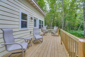 Alquiler Vacacional - Private Dock & Deck: Tranquil Dam Pond Cottage!