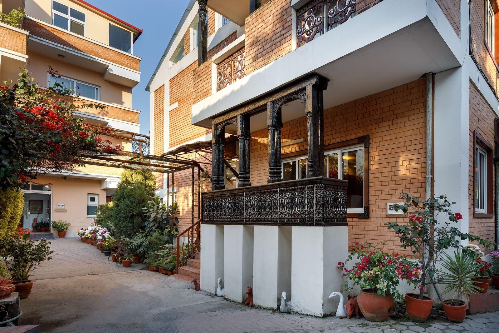 Vista Exterior Shaligram Hotel