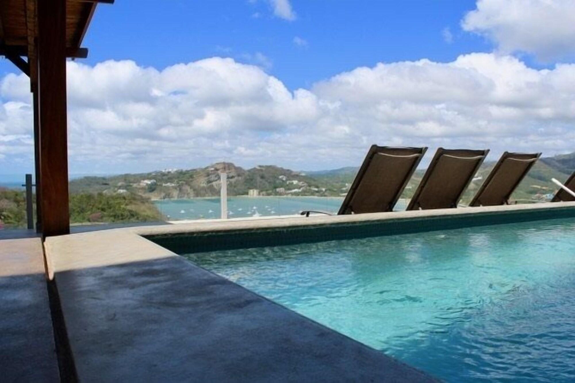 Vista Piscina On The Hill Bed & Breakfast - Adults Only