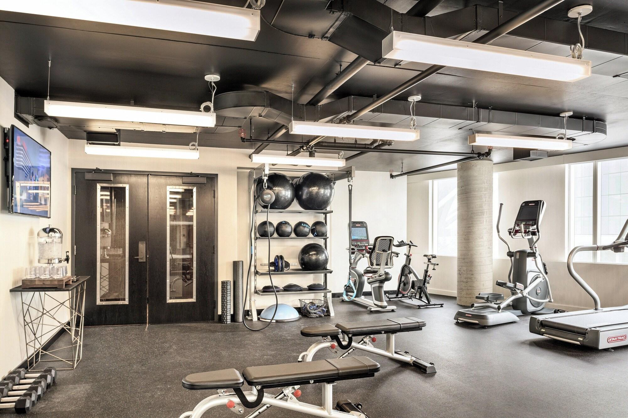 Gimnasio the DOUGLAS, Autograph Collection