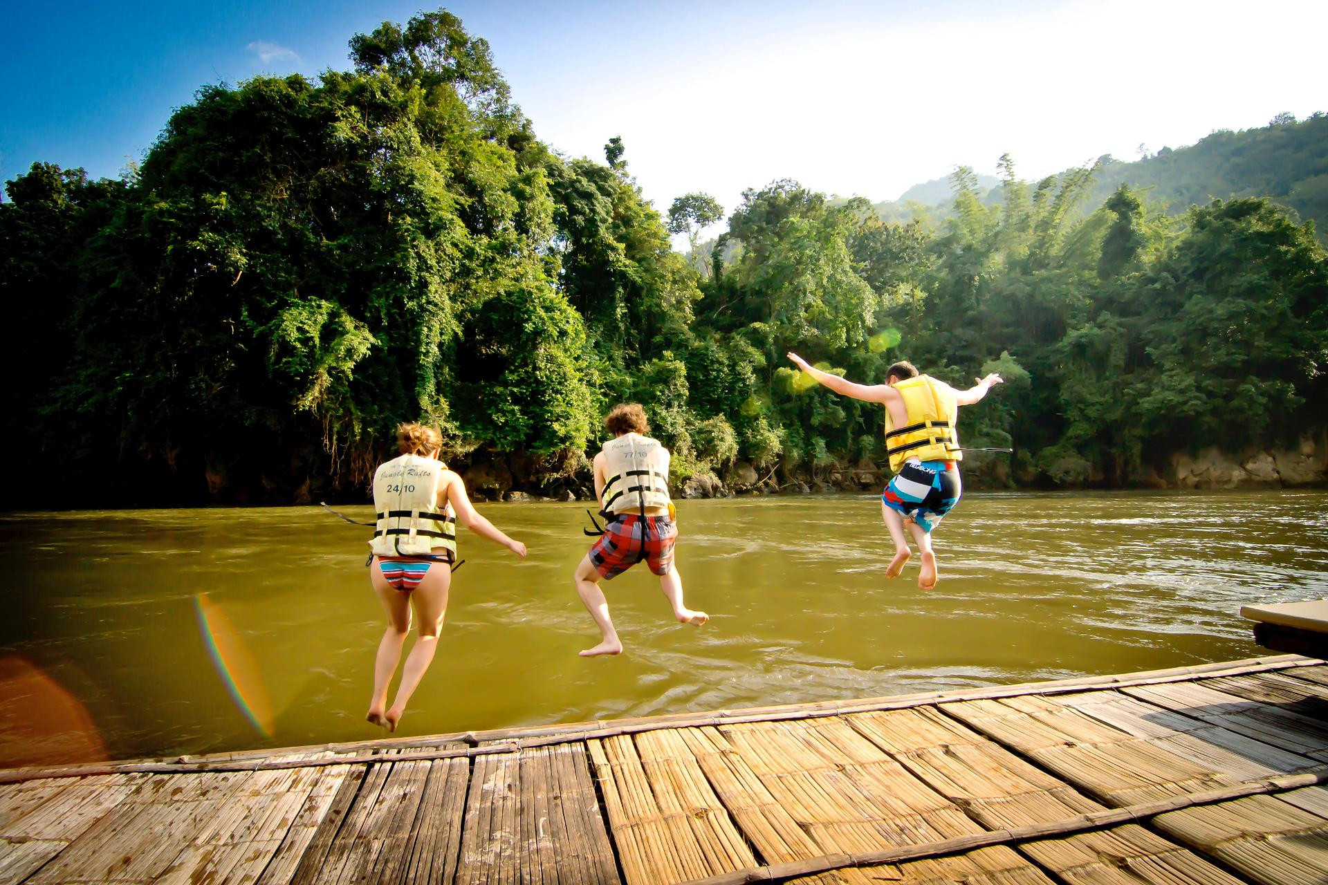 Vista Piscina River Kwai Jungle Rafts