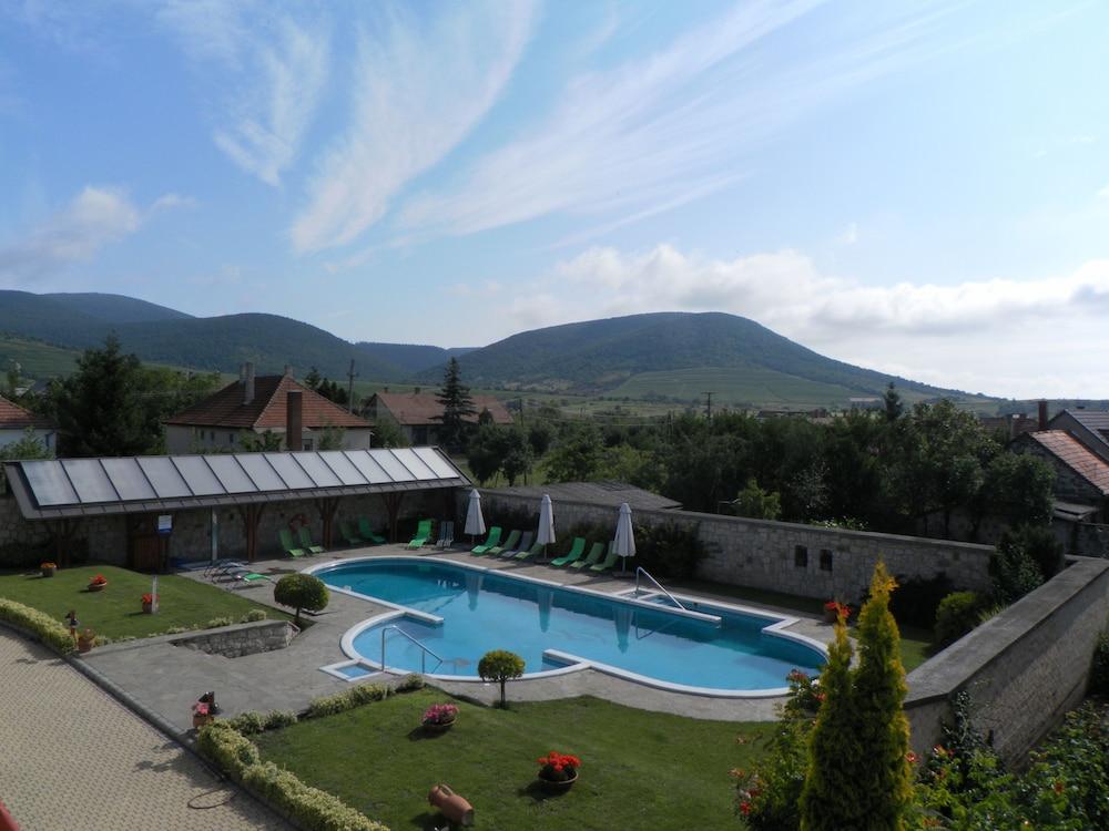 Vista Piscina Magita Hotel