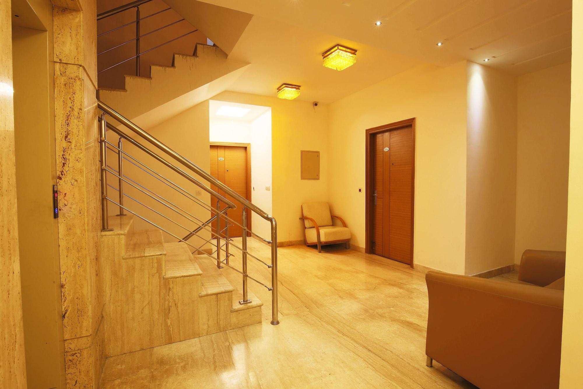 Vista Lobby FabHotel GRD DLF Square
