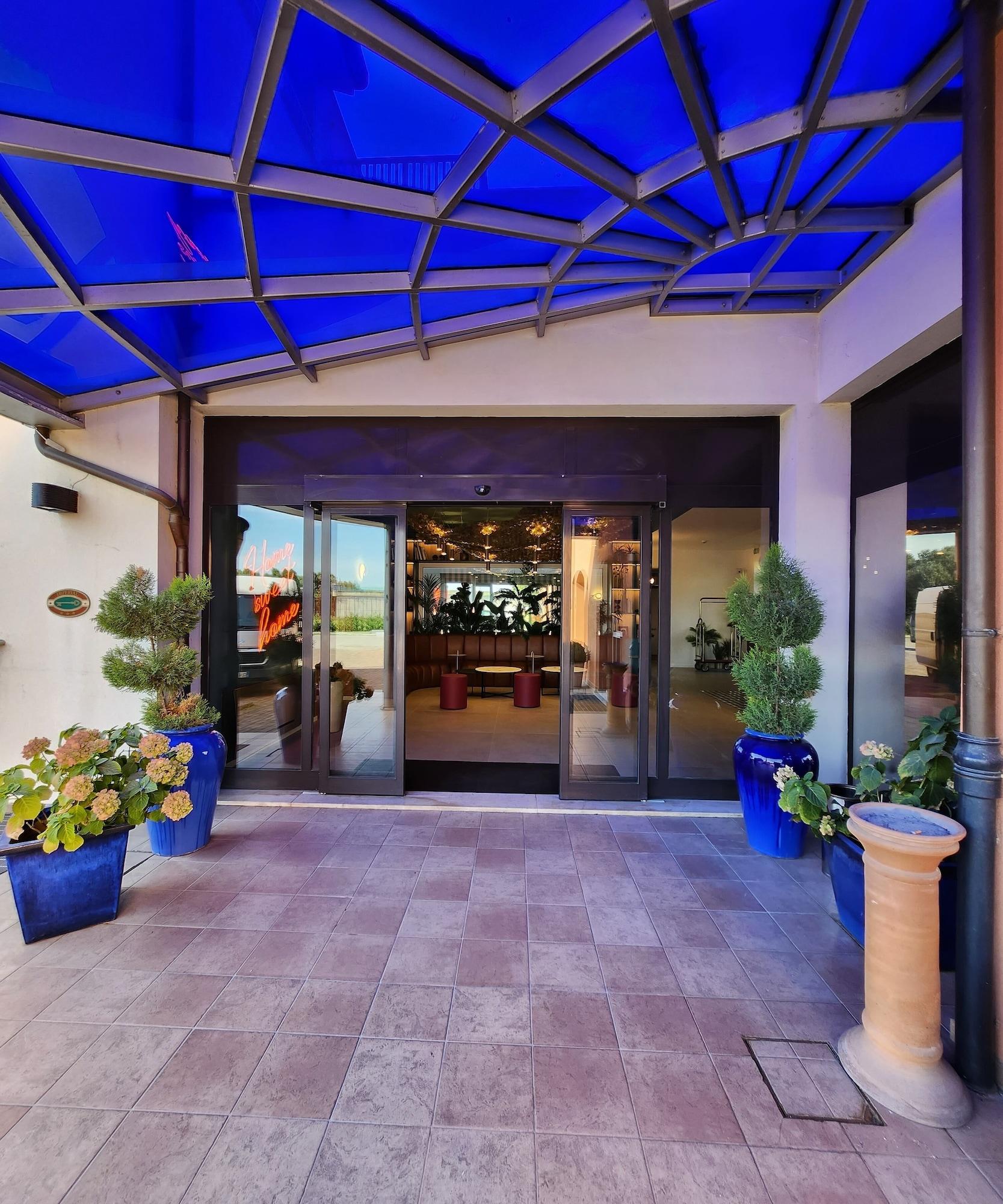 Vista Exterior Bleis Hotel