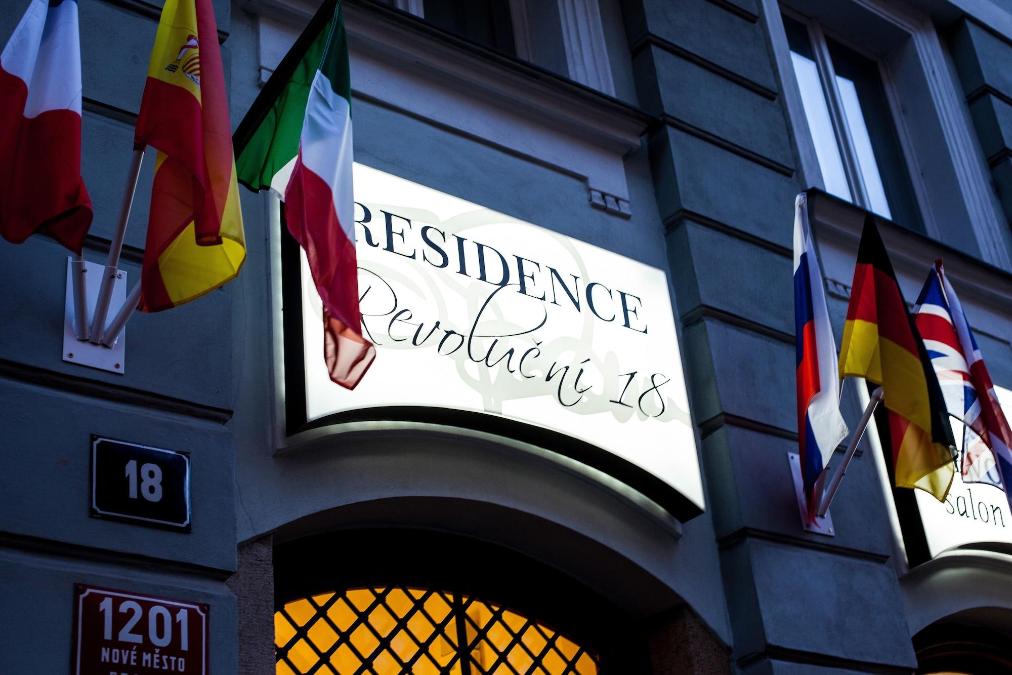 Vista Exterior Salvator Superior Apartments