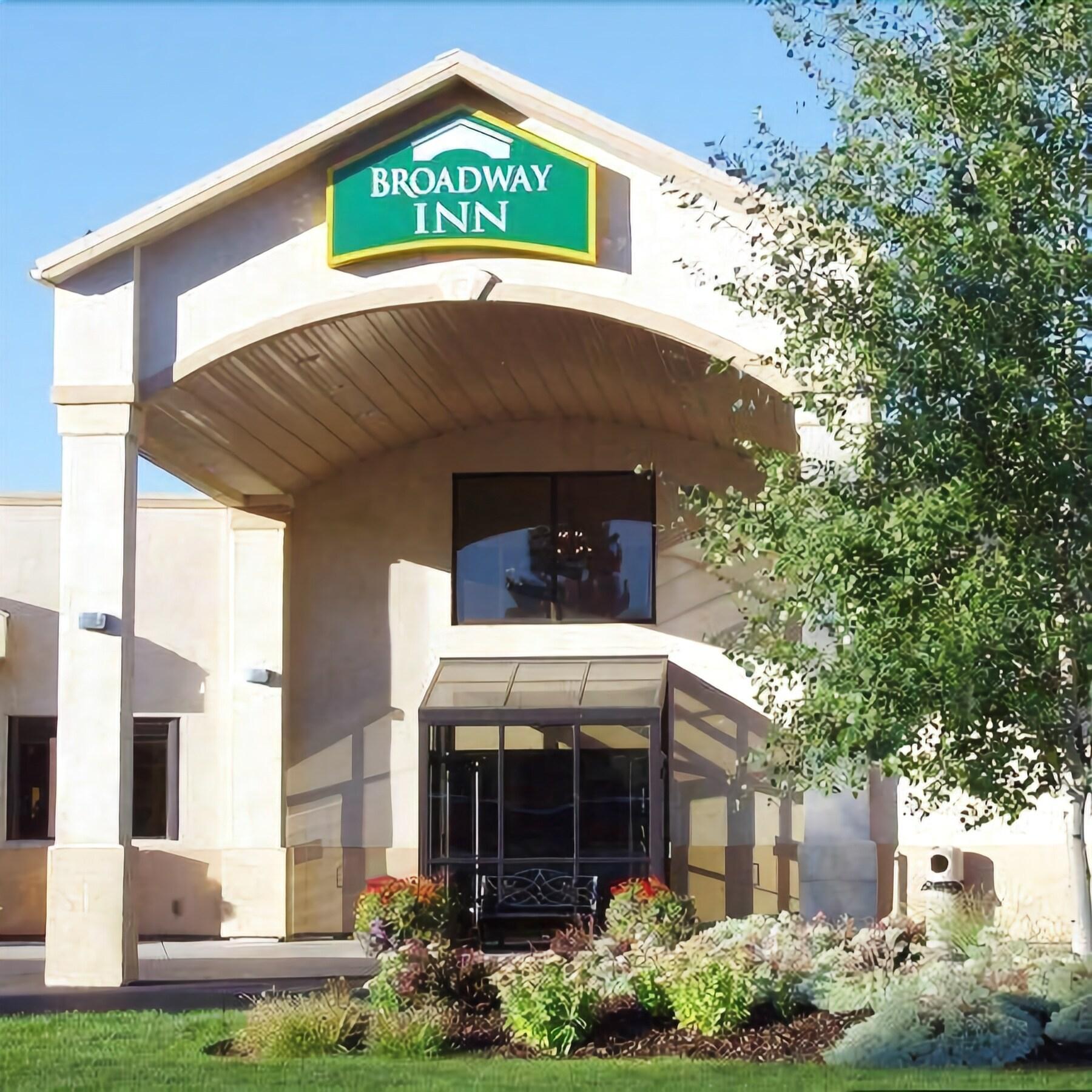 Vista Exterior Broadway Inn Conference Center